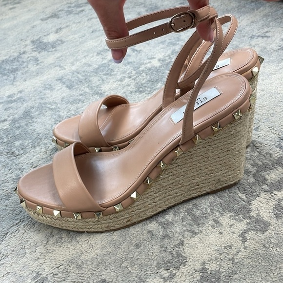 Steven New York Shells Platform Wedge Pyramid Stud Rockstud Sandals Nude Sz 11 - Picture 7 of 16